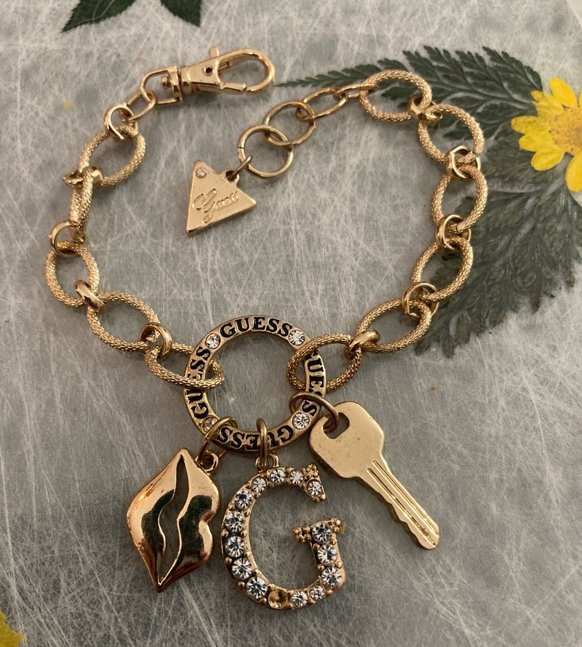 GUESS GOLDEN LIPS, KEY, Rhinestone G Charm Bracelet