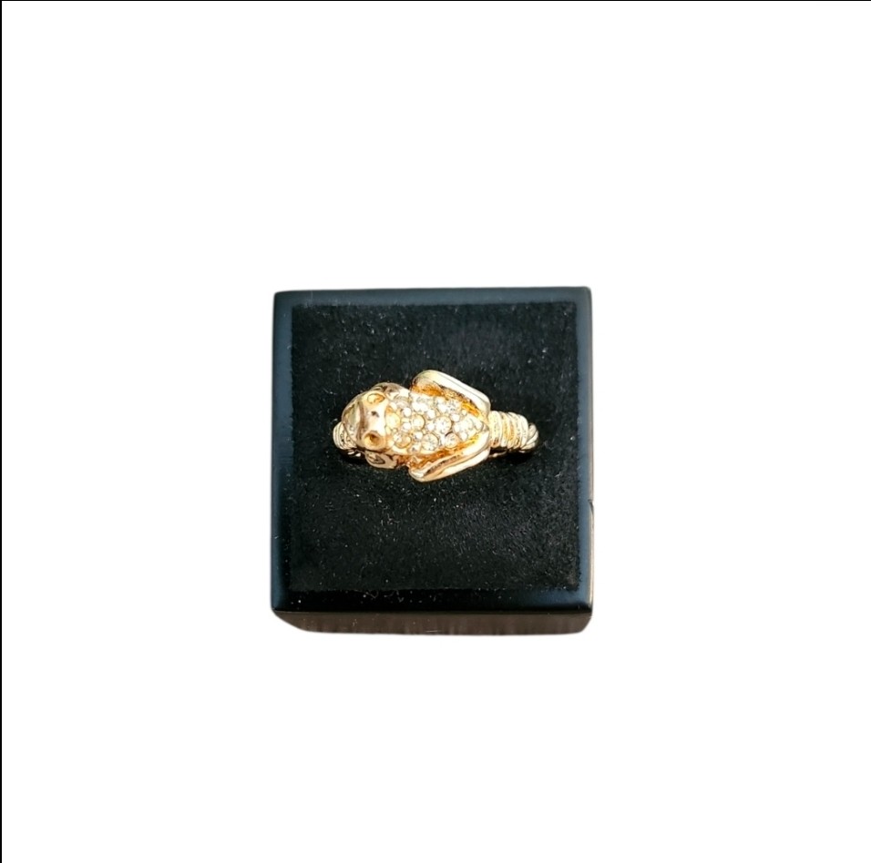 Size 6 Vintage Gold Toned Rhinestone Frog Ring