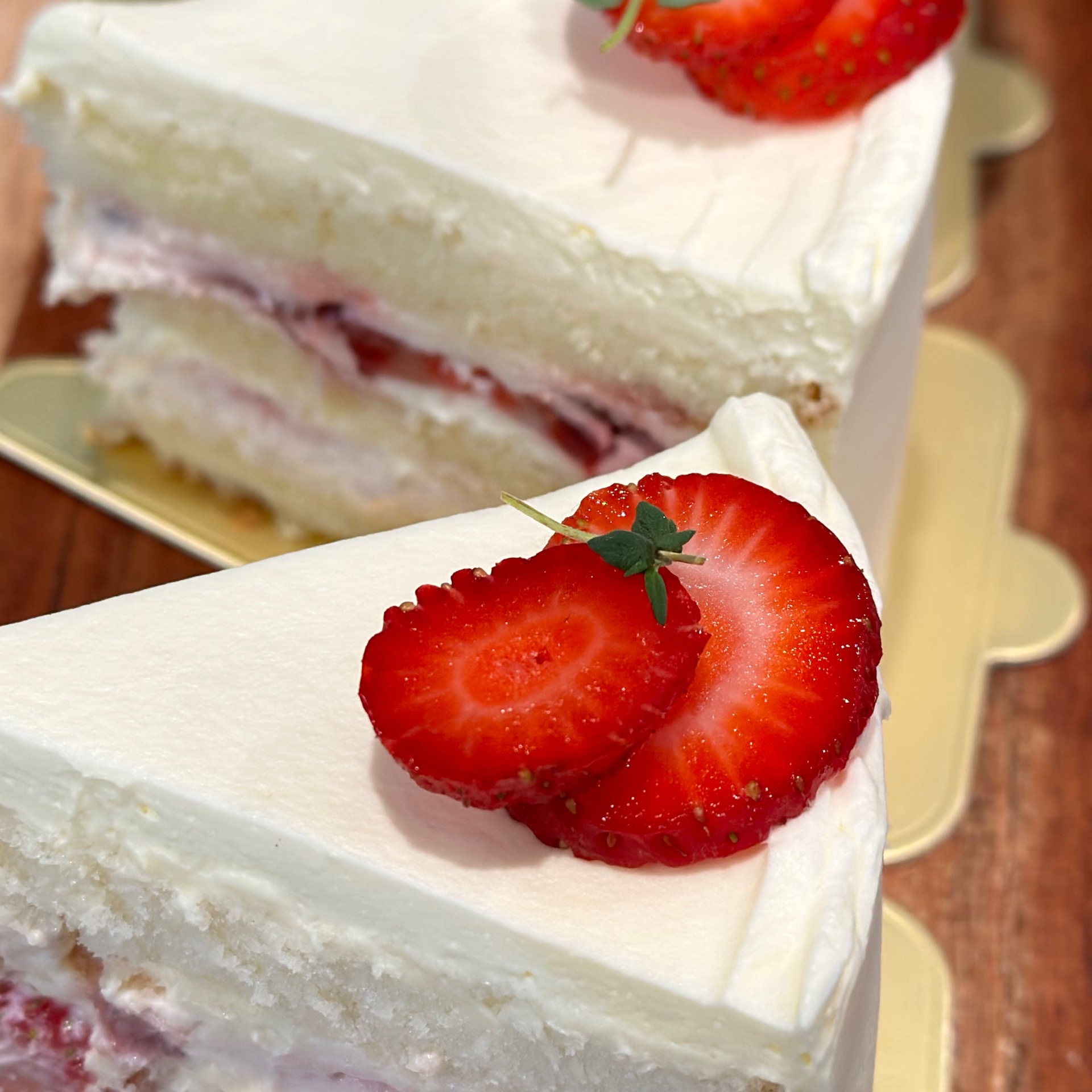 STAWBERRIES CAKE