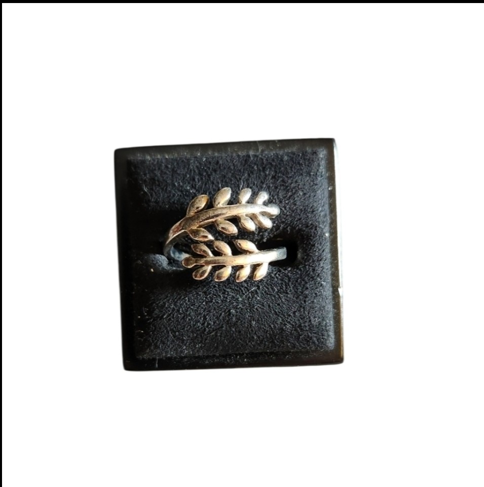 Size 6.5 Silver Toned Vine Bypass Wrap Ring
