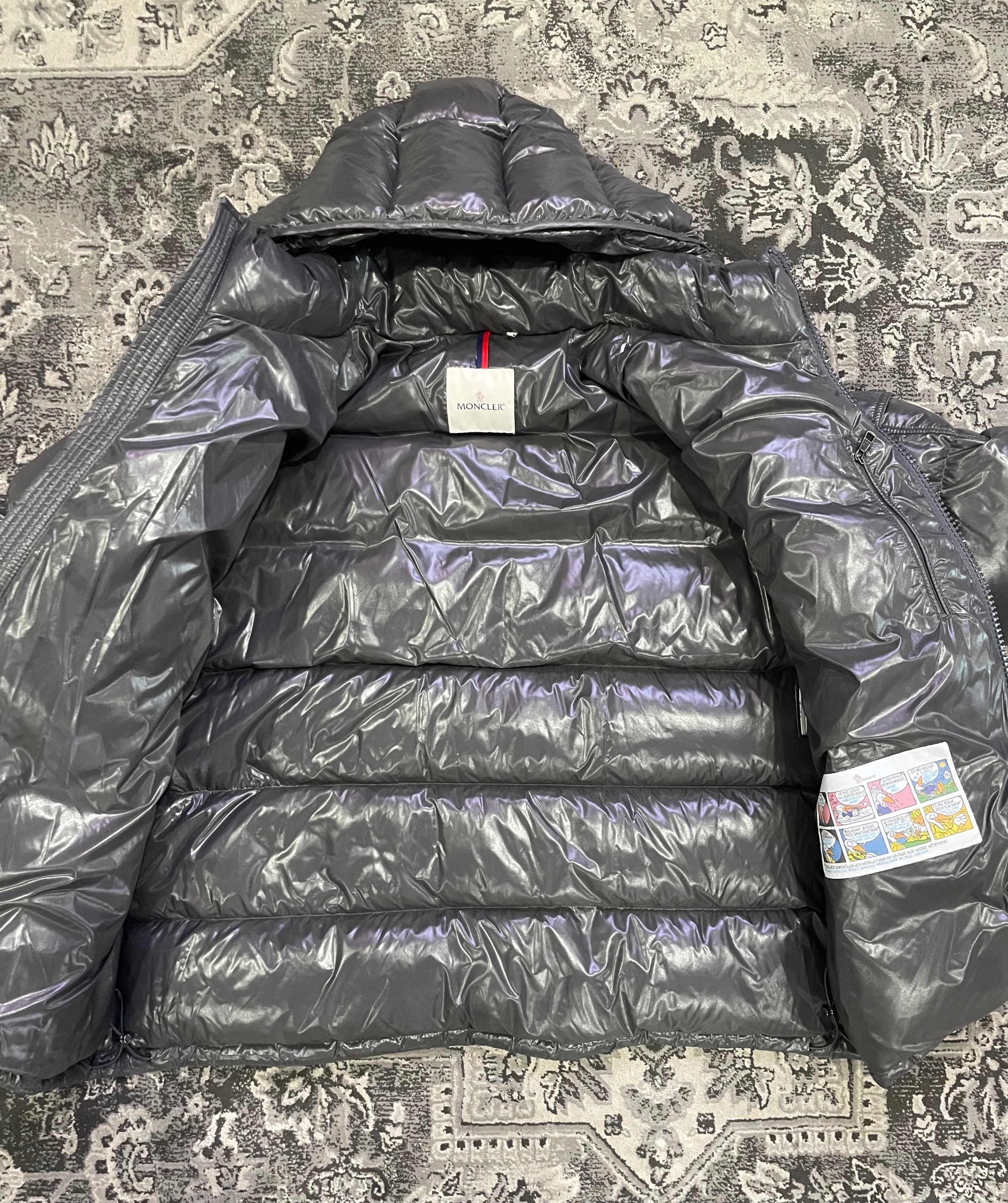 Moncler Maya Jacket ( USED ) SIZE 8, size 5XL, used condition — photo 5 of 5