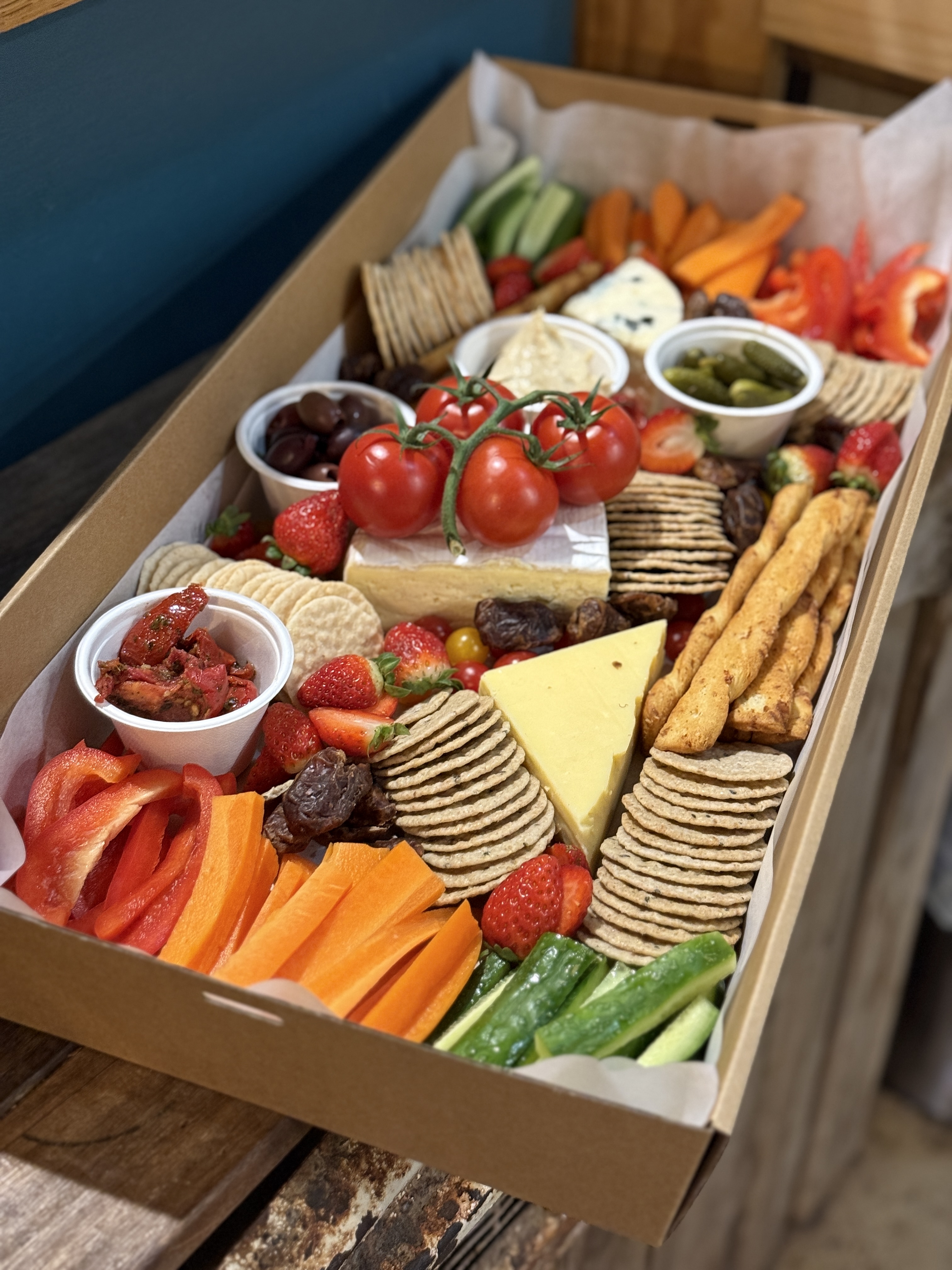 Savoury Grazing Box (8-10ppl)
