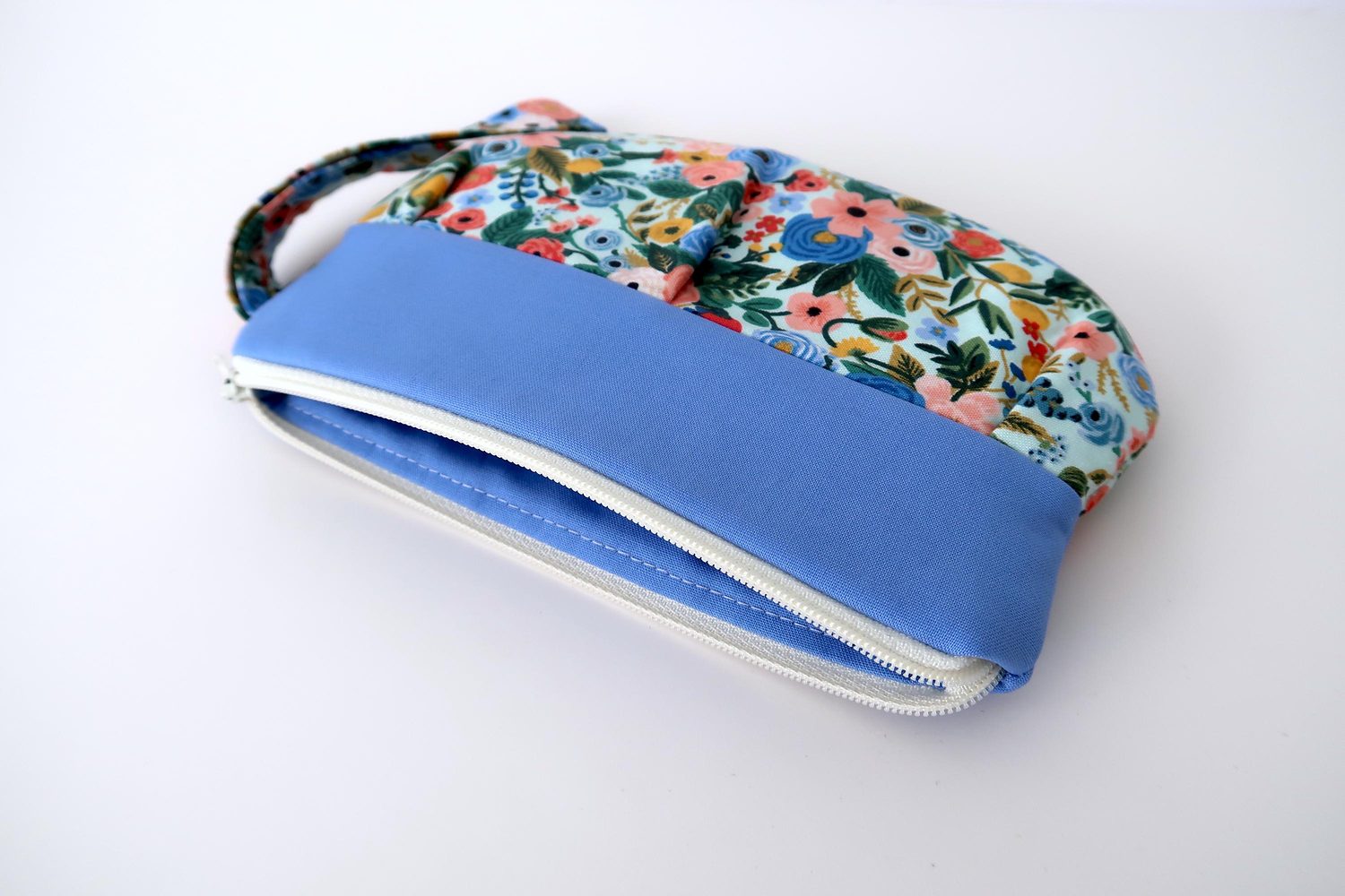 Pleated Wristlet – Petite Garden Party Blue, photo 3 of 7