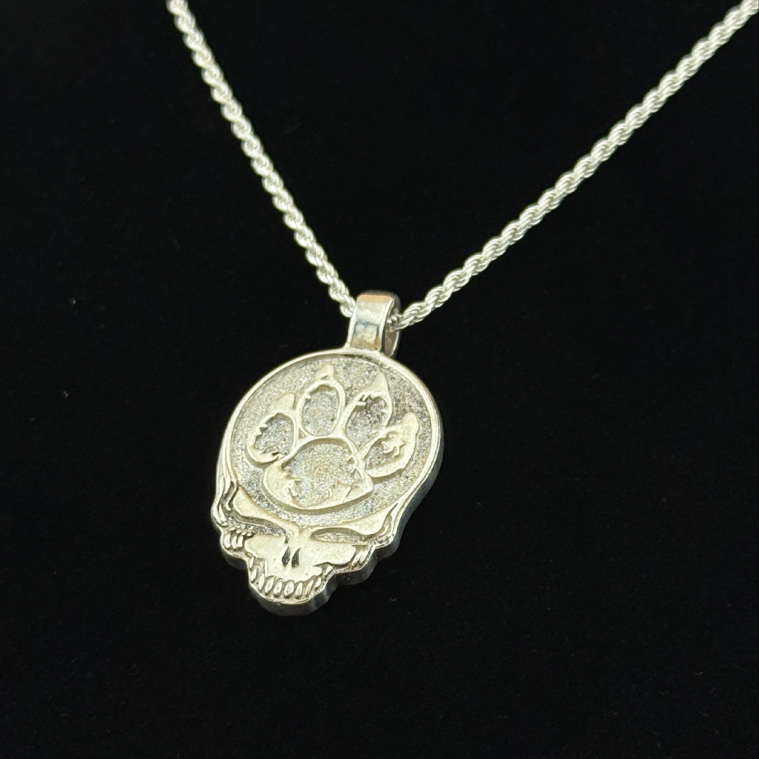 Dog's In A Pile "Steal Your Face" Pendant – Stipple, 925 Sterling Silver