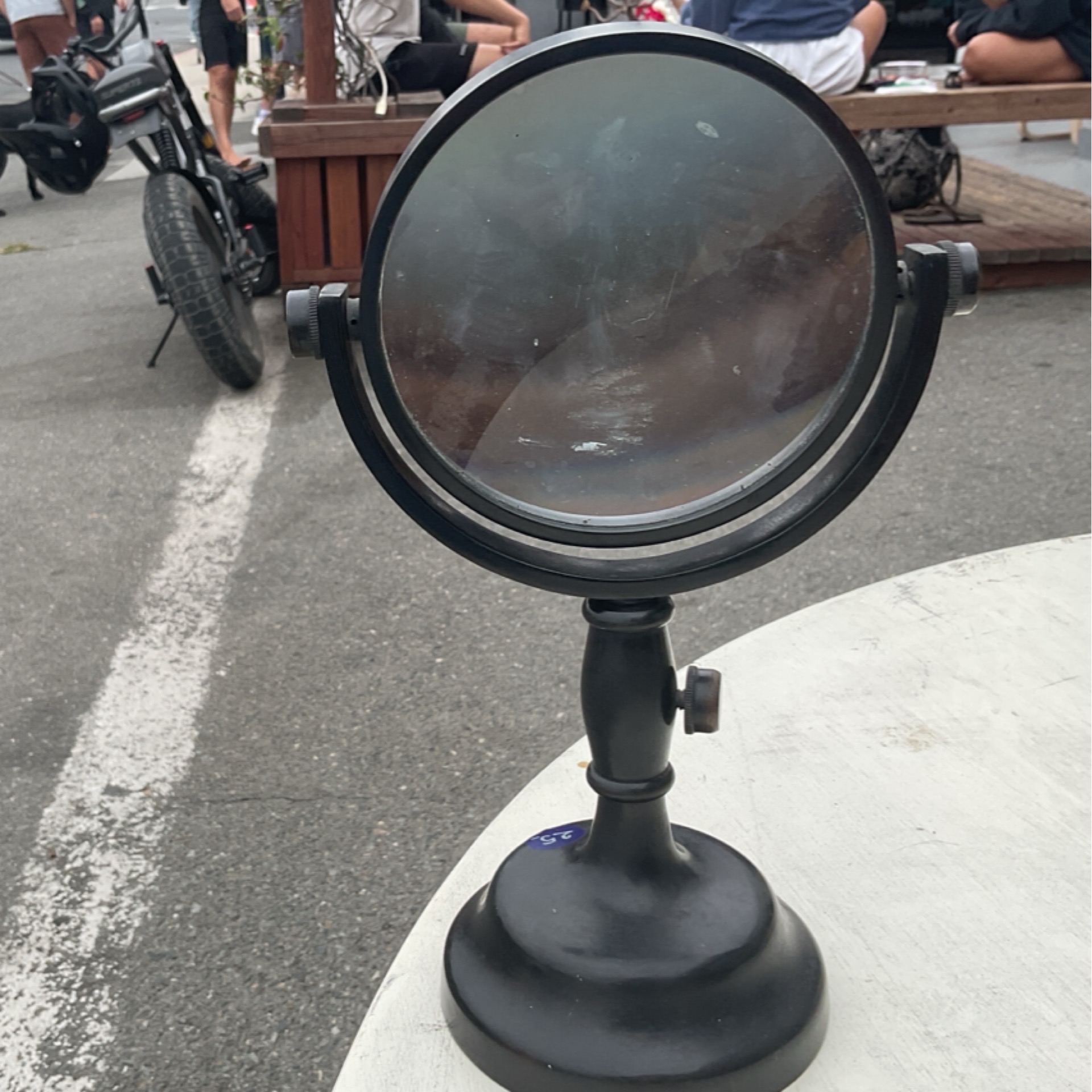 Magnifying glass 