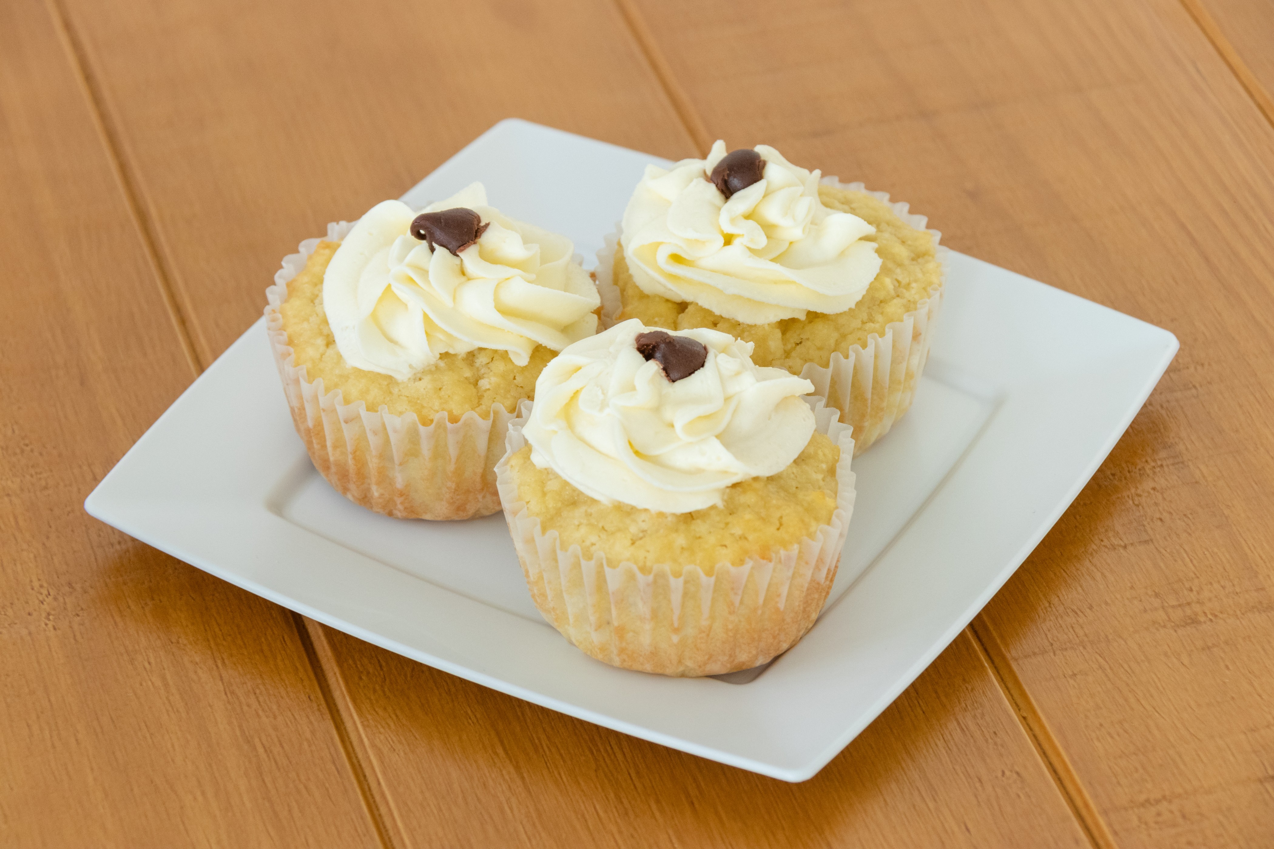 Keto Vanilla Cupcakes with Cream Cheese Frosting (3pk)(Net Carb 3.5 G Each)(GF)