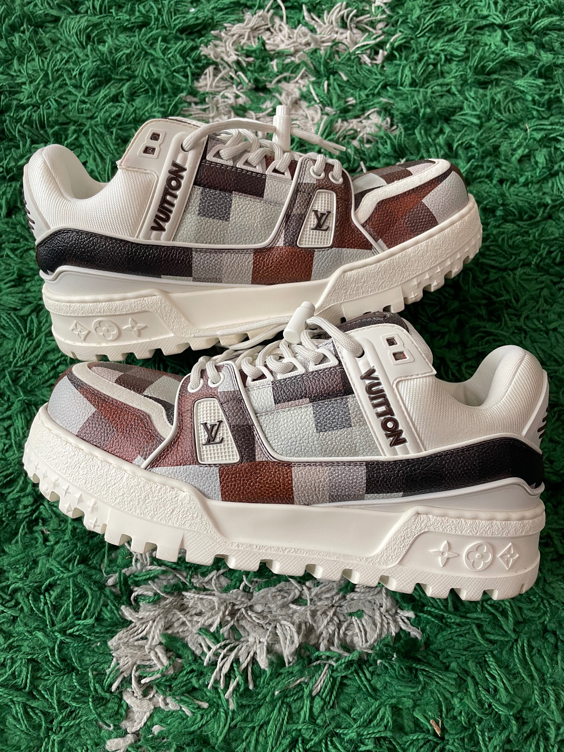 Louis Vuitton trainer maxi brow domaflage size 6 (used)