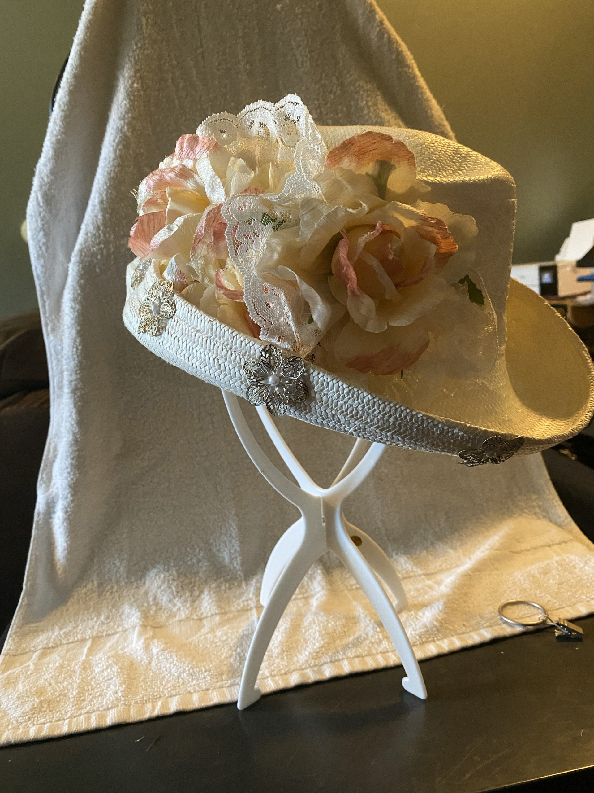 Pink and White Rose fashioned White Bonnet