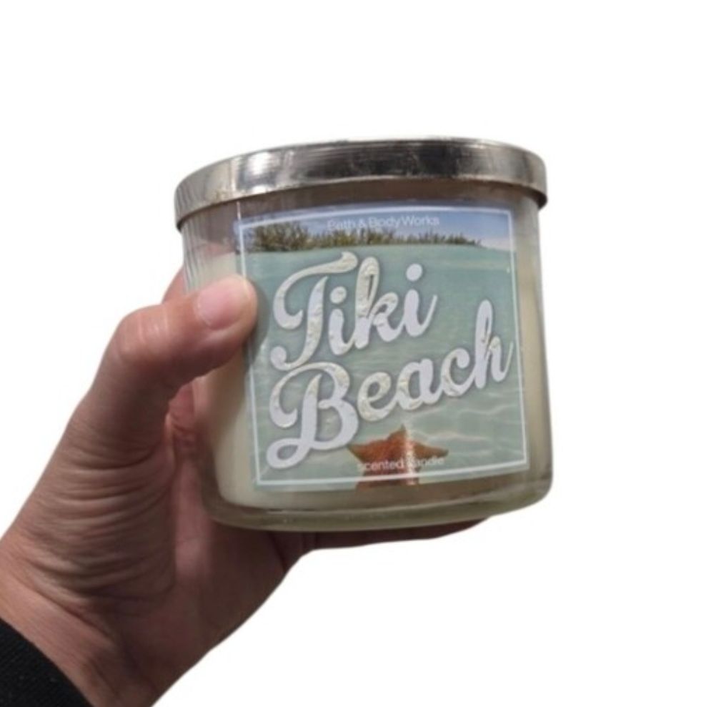 Bath & Body Works Tiki Beach Candle - White and Silver