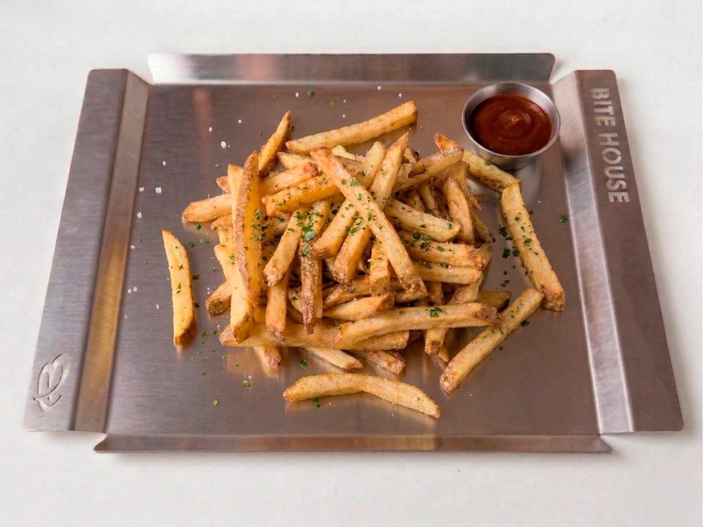 HOMEMADE FRIES & DIP