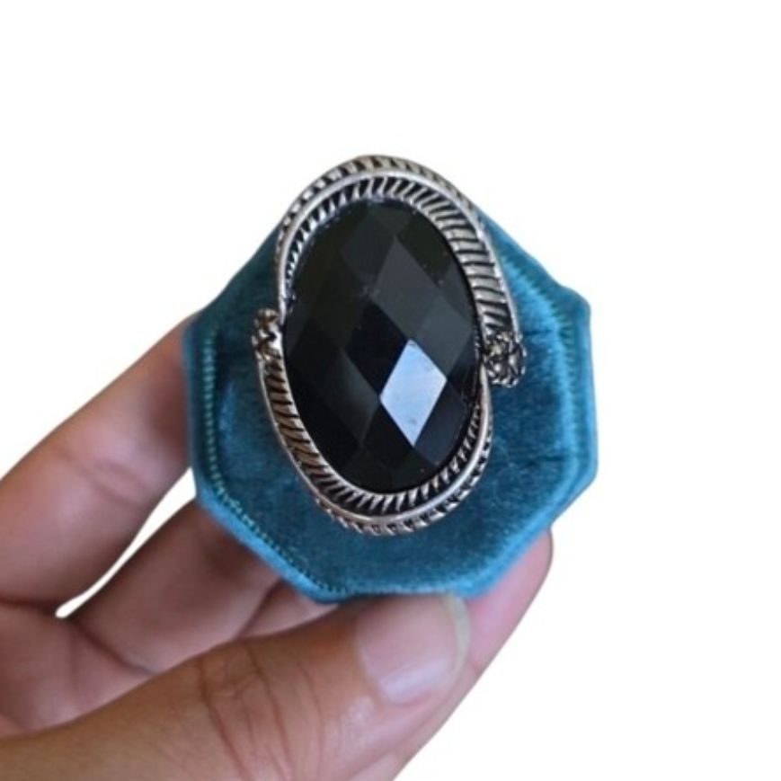 Vintage Size 7 Tarnished Silver Toned Black Faceted Oval Stone Ring