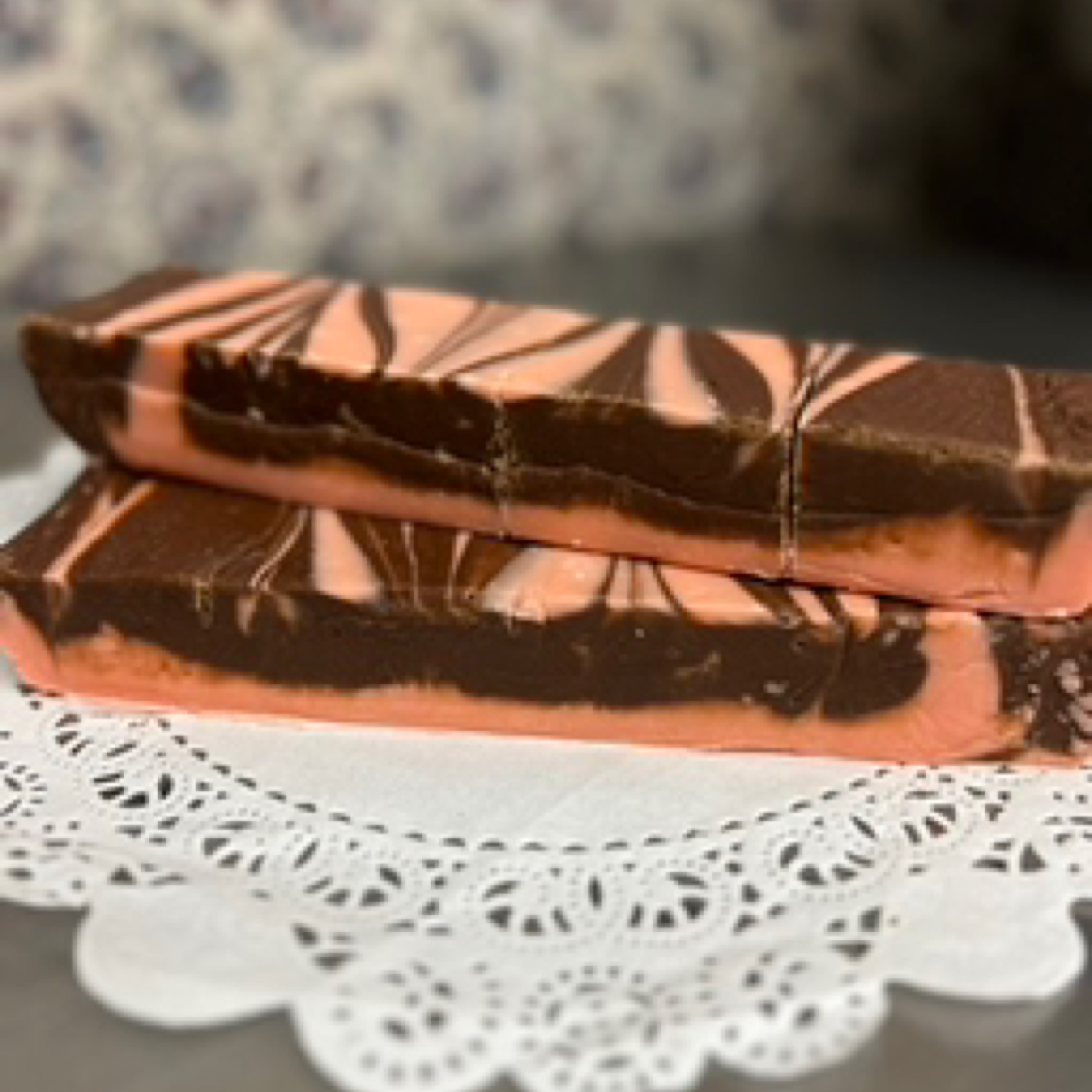 Amaretto Chocolate Fudge 1lb (4 Squares)