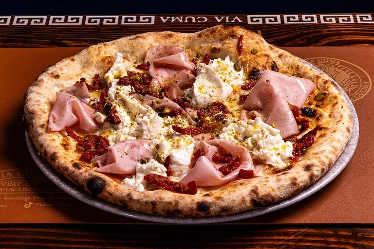 10 - Emiliana Pizza Large