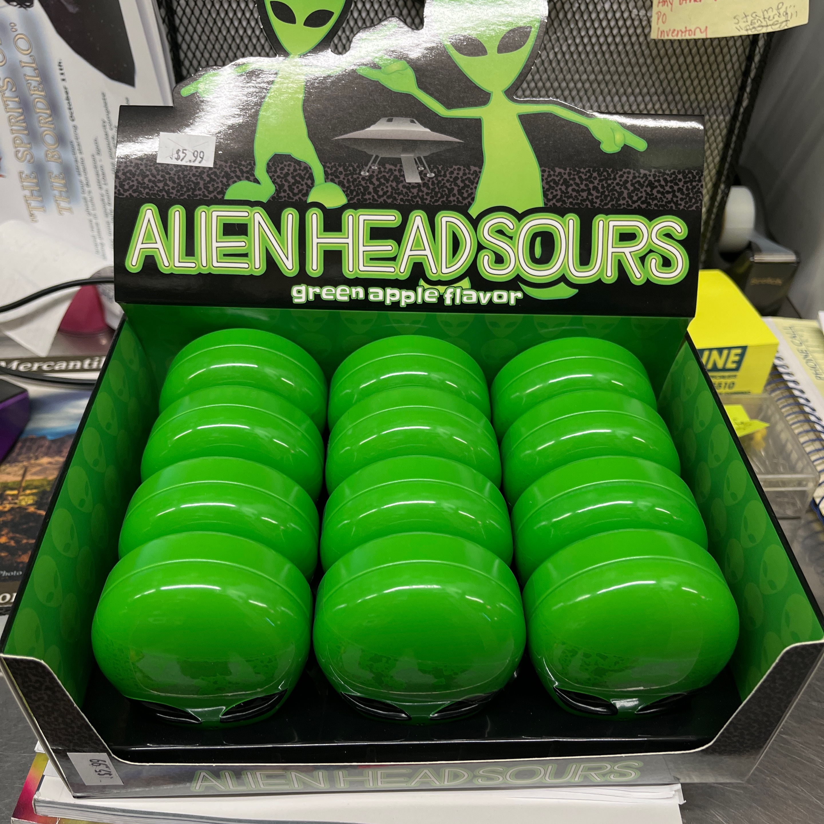 Alien head sours tin