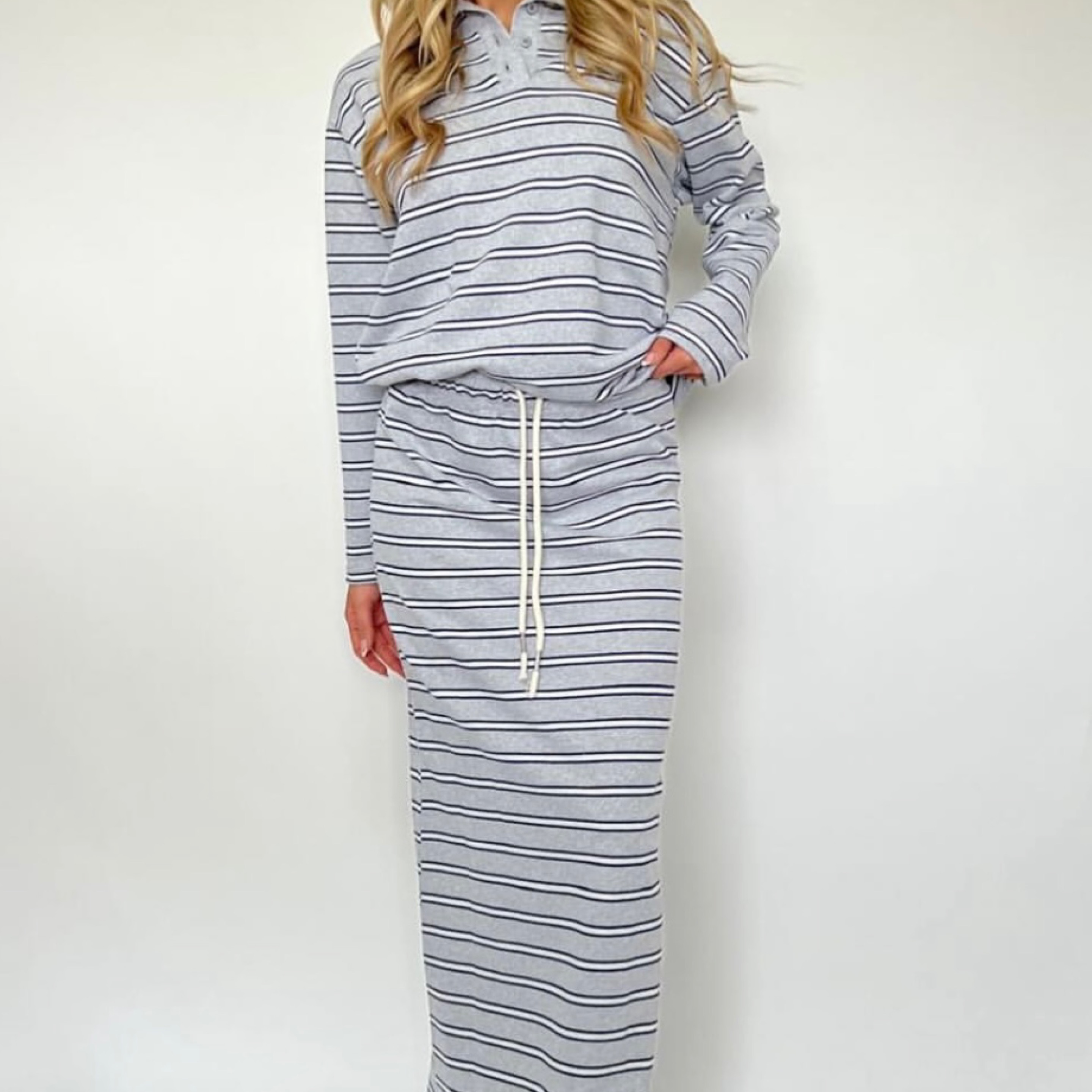 2 Piece Set in Gray And White — product photo