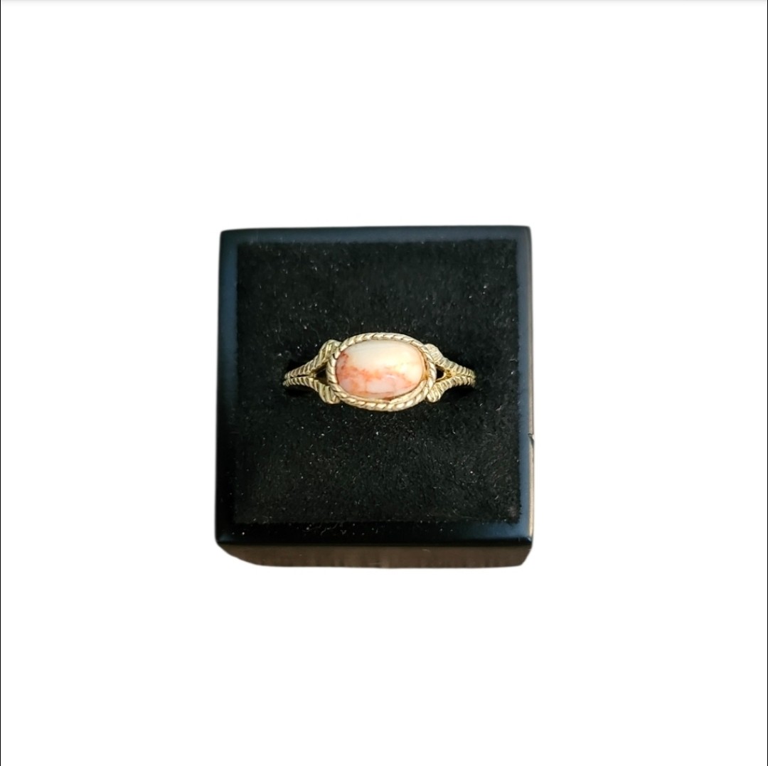 Size 7 Gold Toned Coral Cabochon Textured Braided Rope Ring