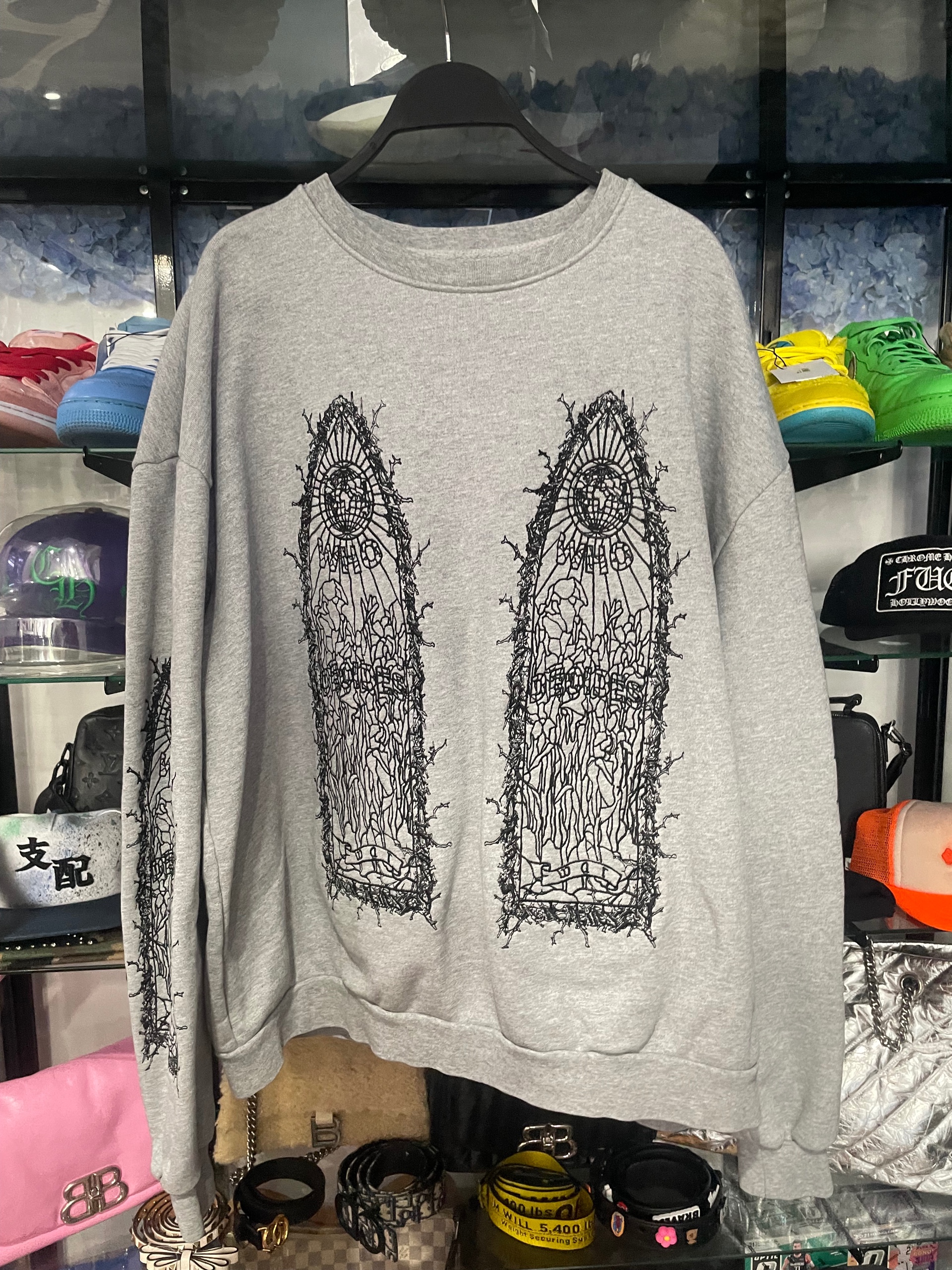 who decides war grey crewneck size S (used)