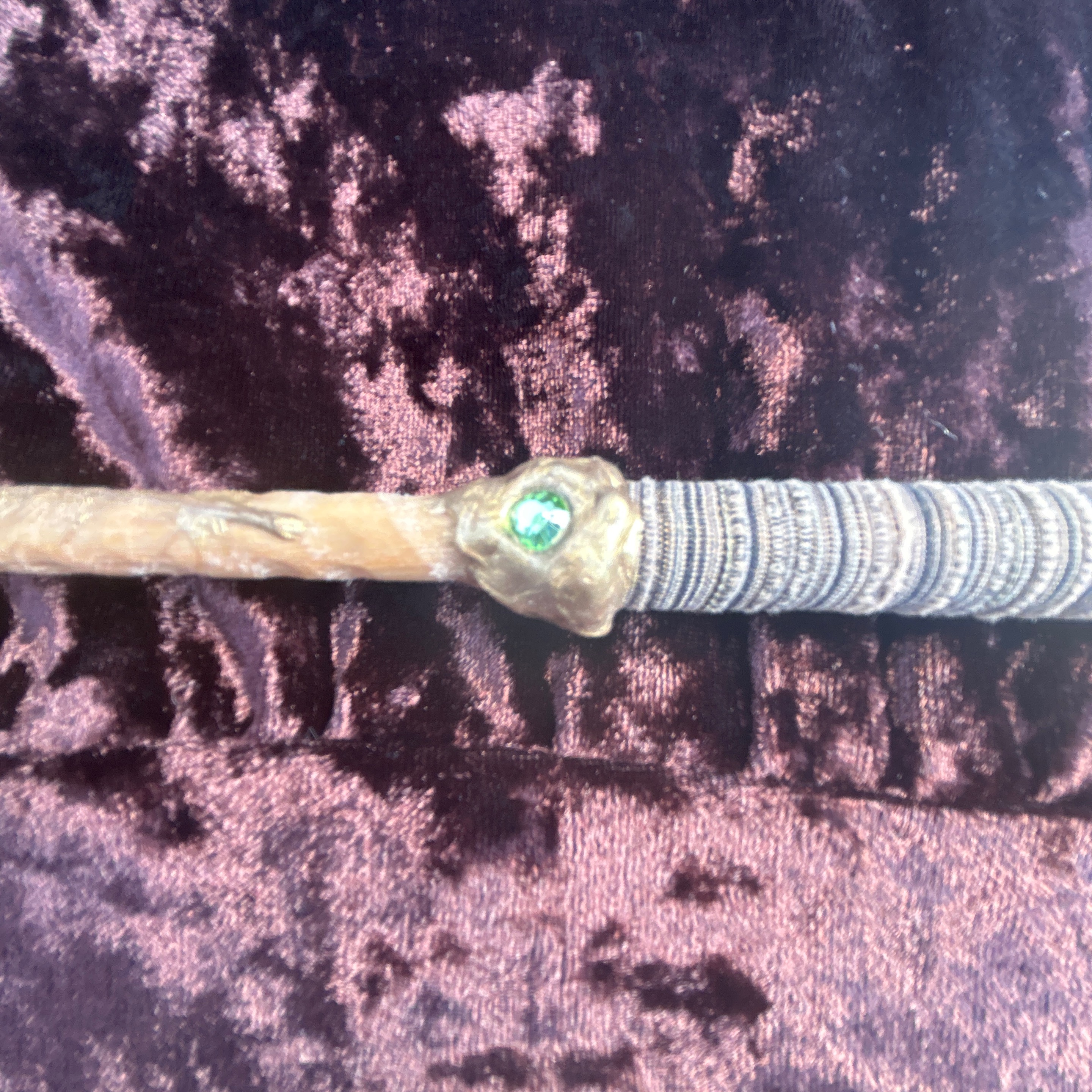 Griffin Feather 8 3/4" Oak Generous w/ Peridot Colour Crystal