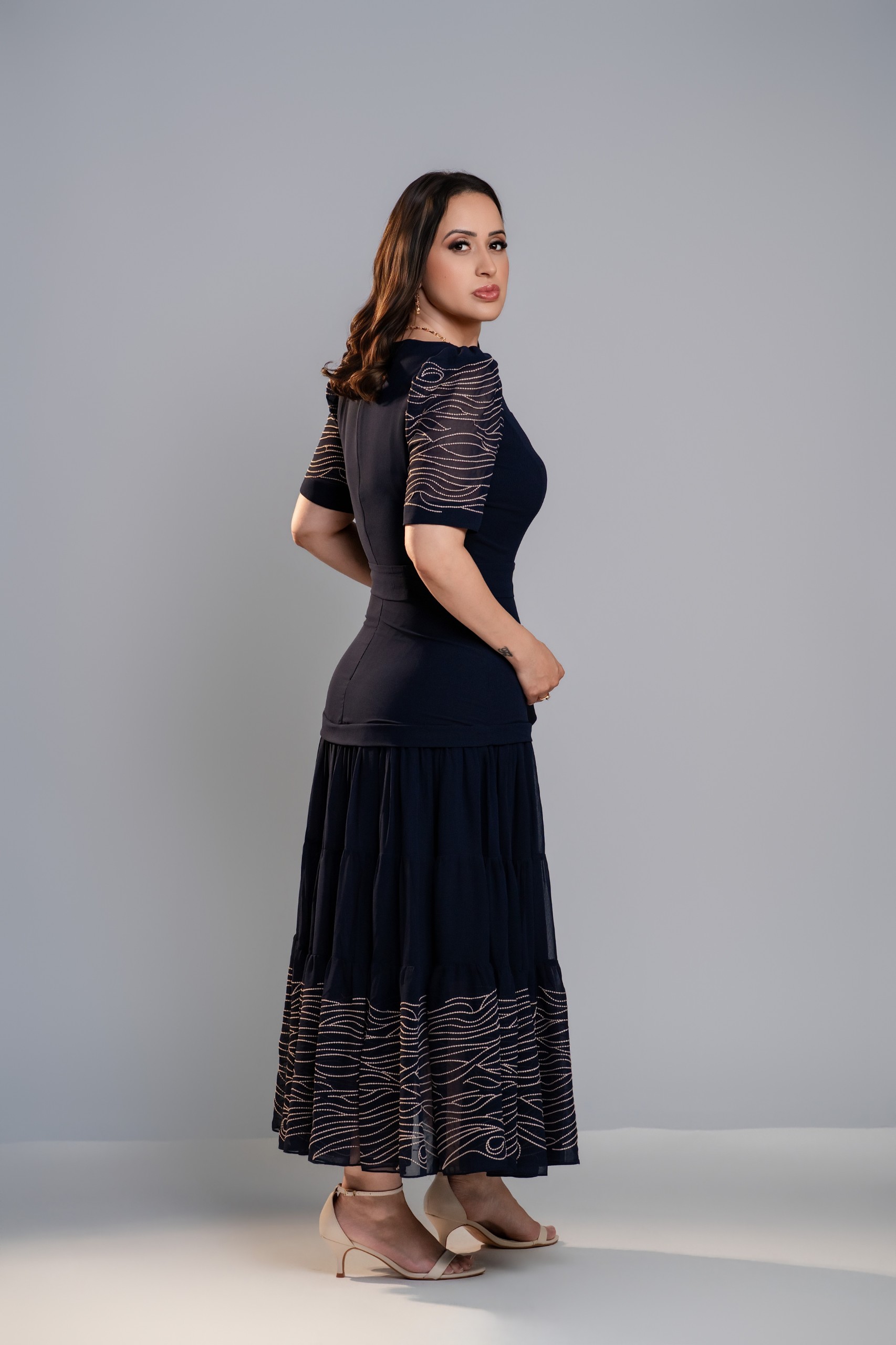 Vestido Midi Chiffon Bordado Azul Marinho - foto 4