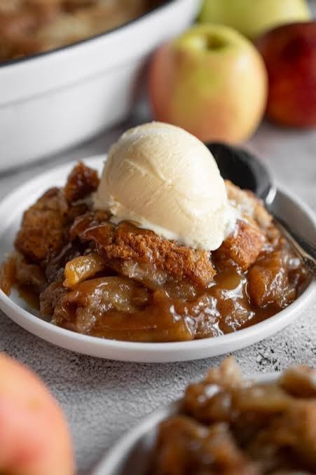 Apple Cobbler w Vanilla Ice Cream