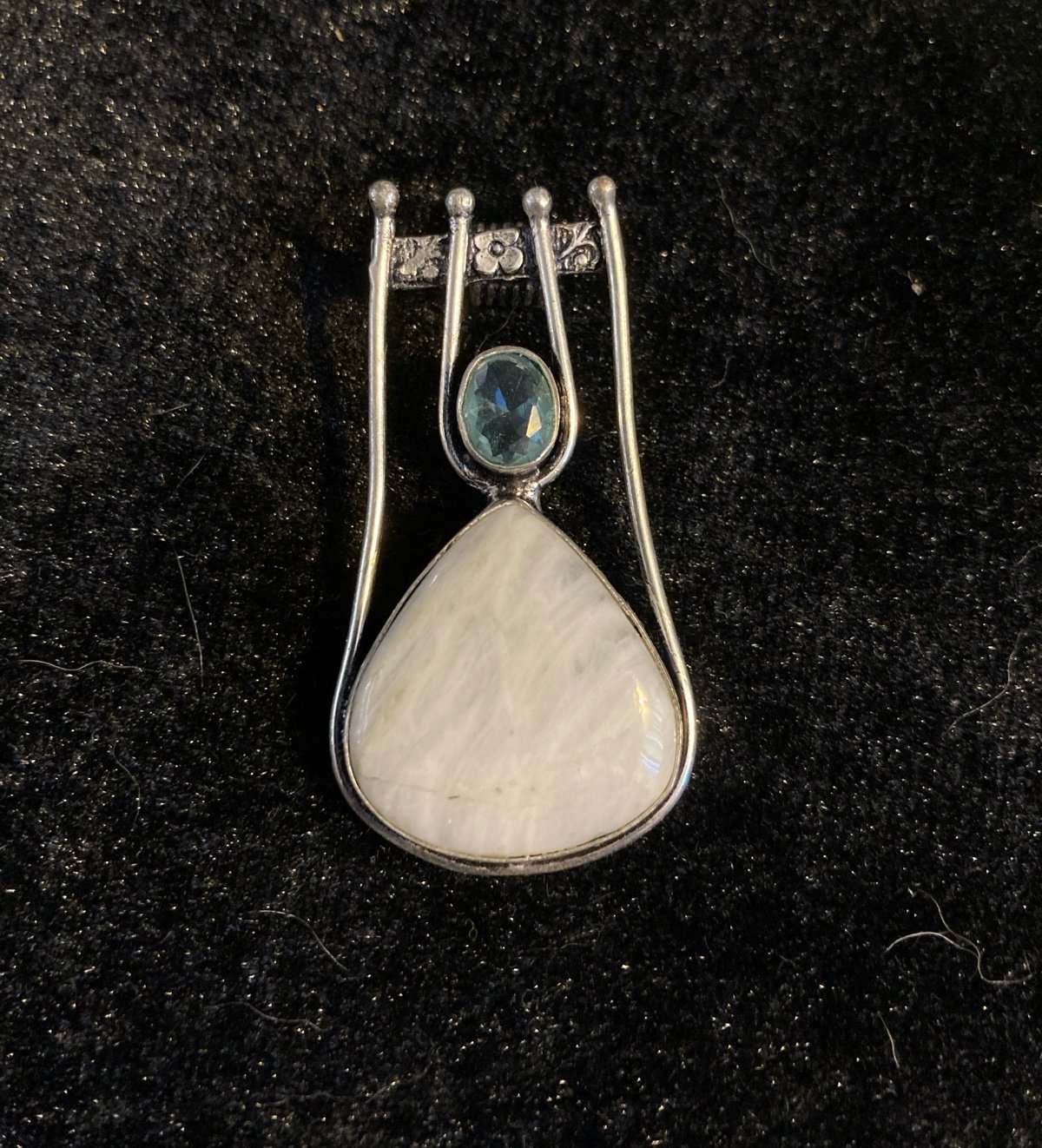 Pendant Moonstone and Blue Topaz marked 925