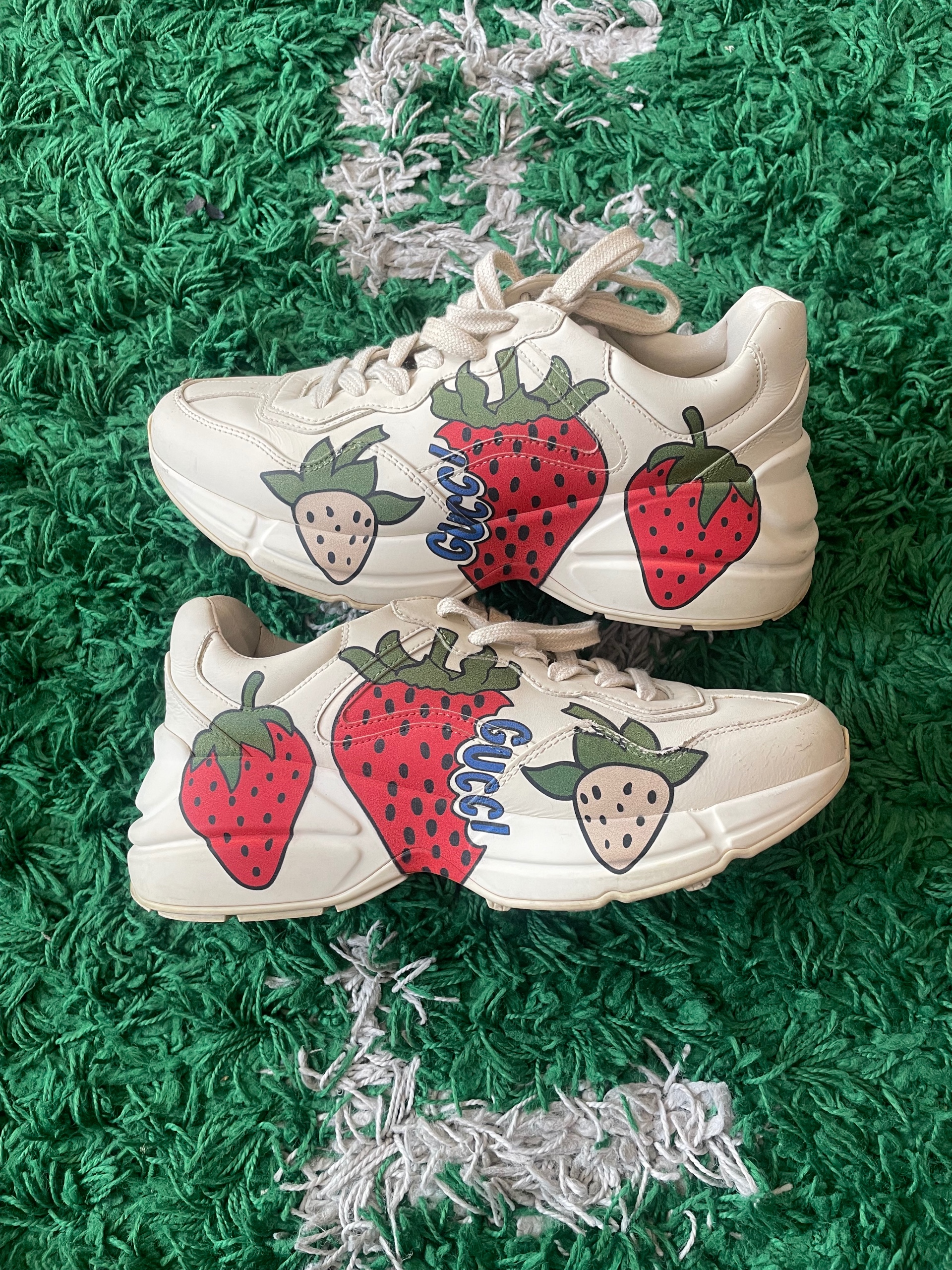 Gucci Women's Rhyton Strawberry Leather size 37.5 (used)