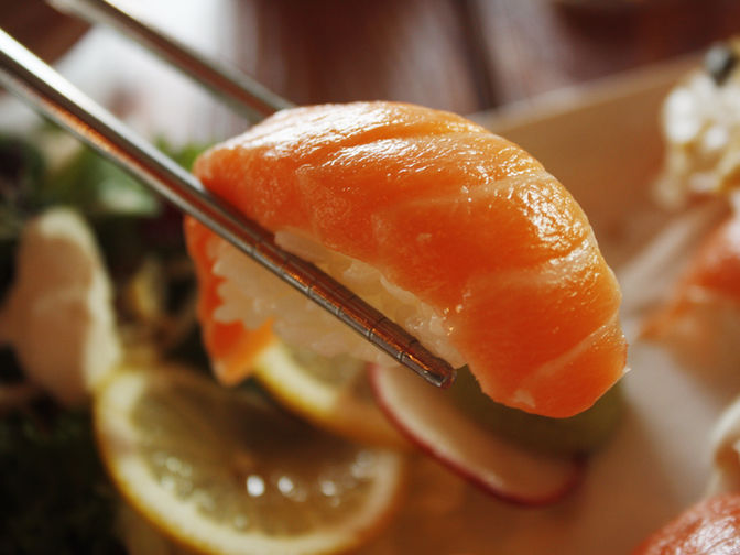 Salmon Nigiri (2pcs)