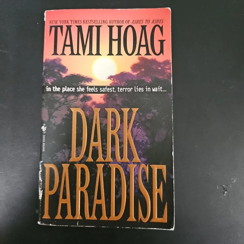 Dark Paradise by Tami Hoag