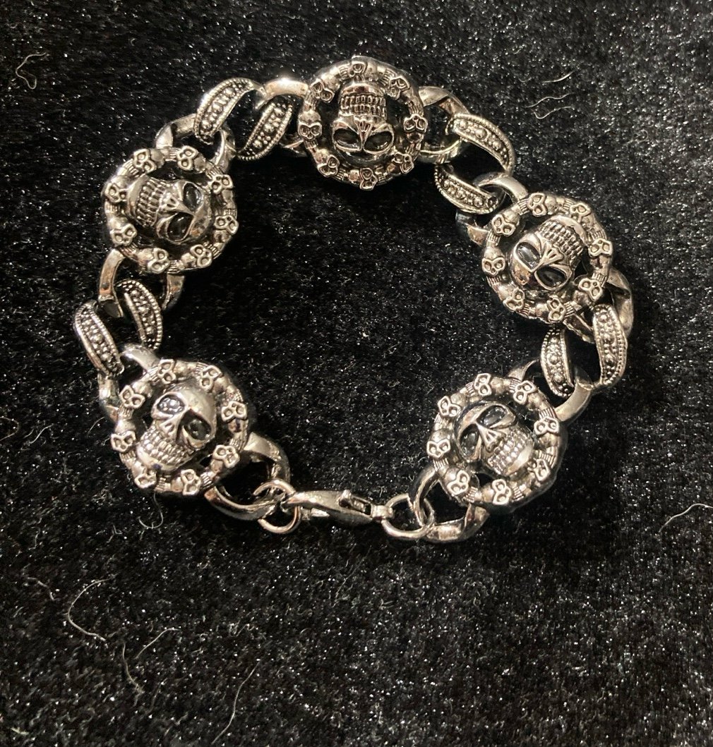Skull Circle Link Oxidized Silver Chain Gothic Bracelet 7 1/2β