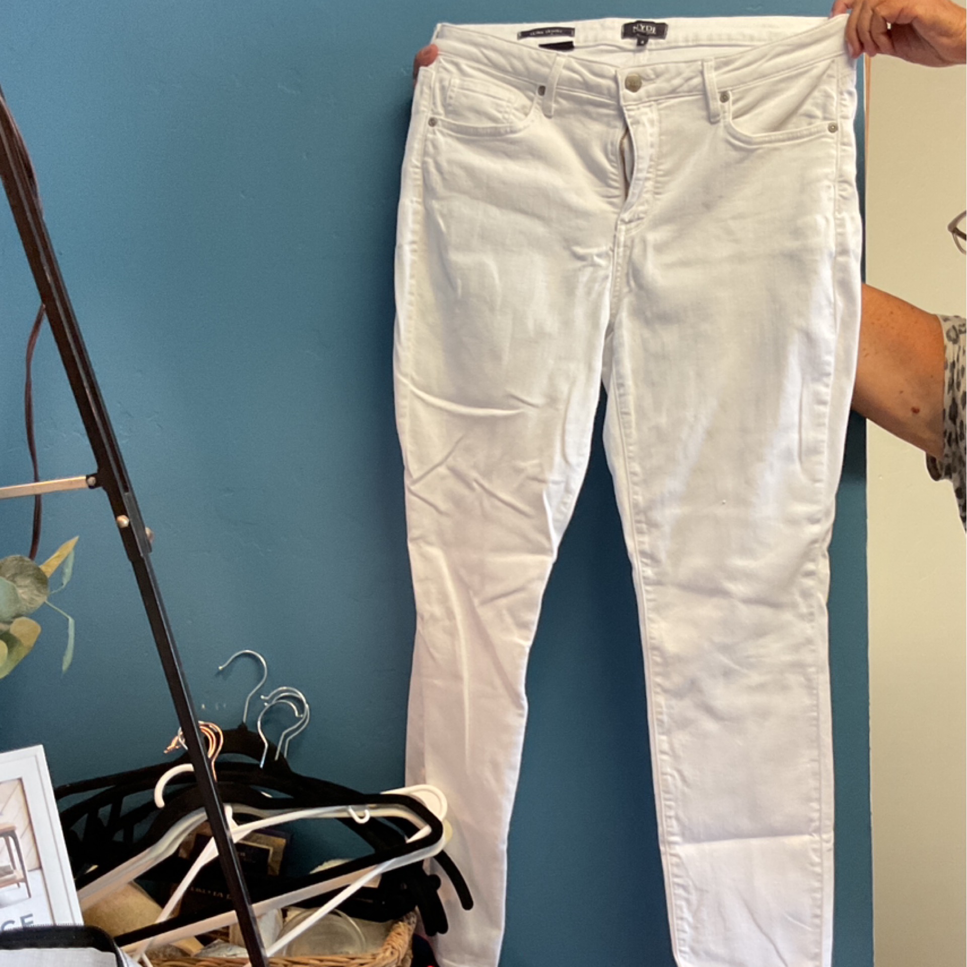 NYDJ White Jeans (Size 8)