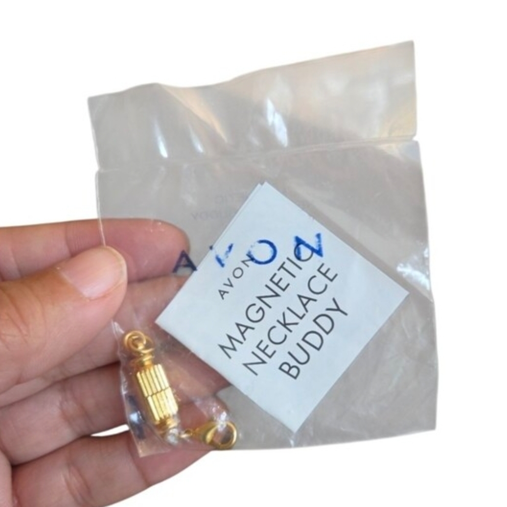 Avon Gold Ribbed Magnetic Necklace Connector