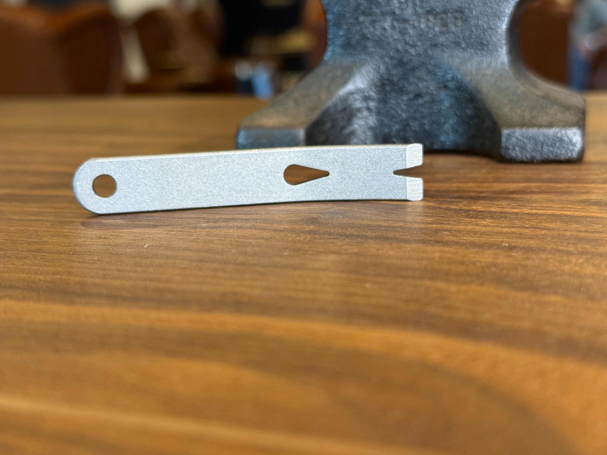 NHB Curved Pry Bar