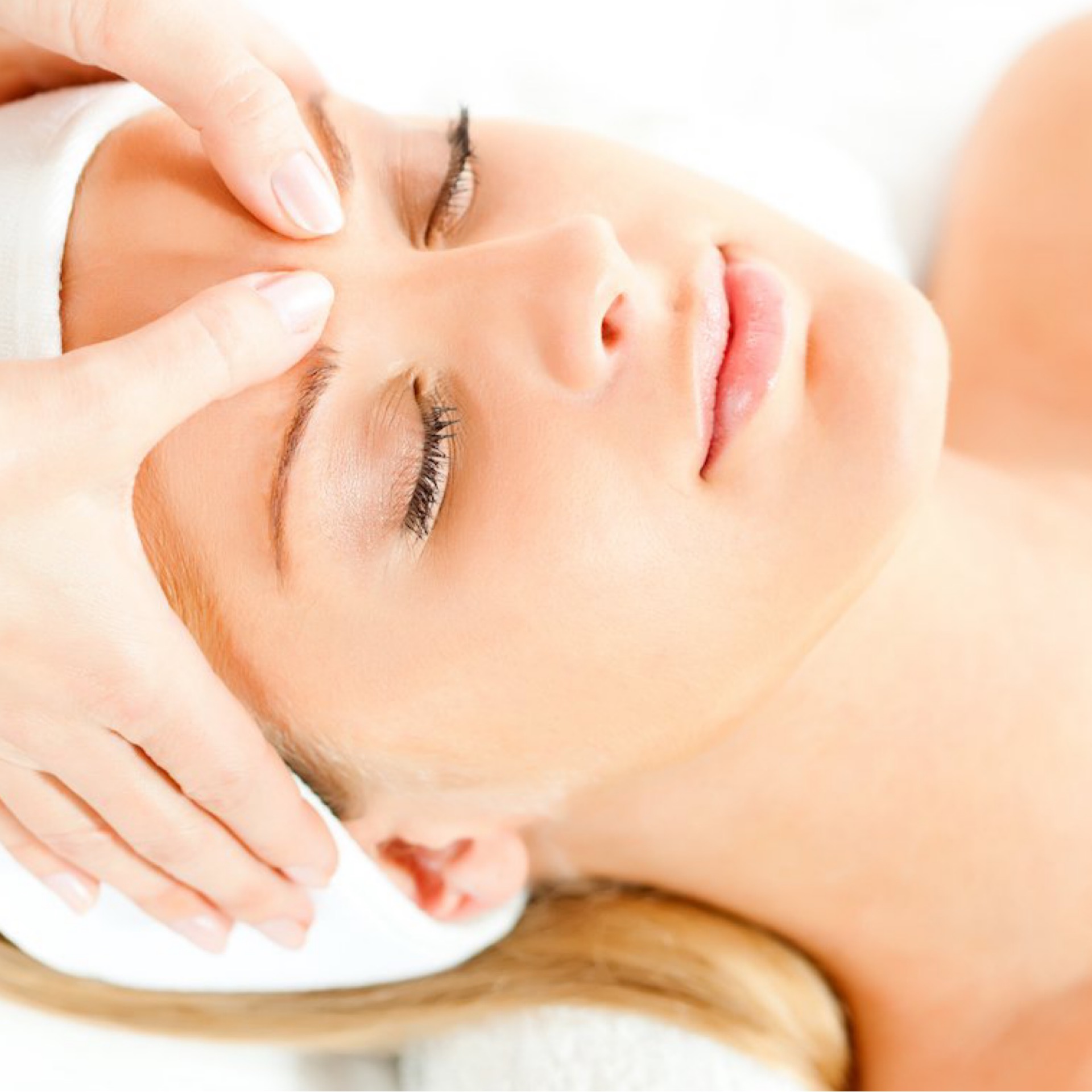 Facial Regular en Gold Studio by Yeslenny, Allentown PA