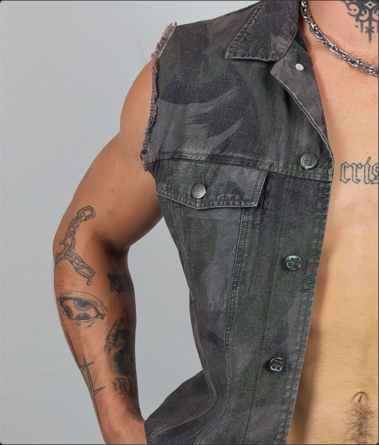 Grungy Street-Style Vest (M)