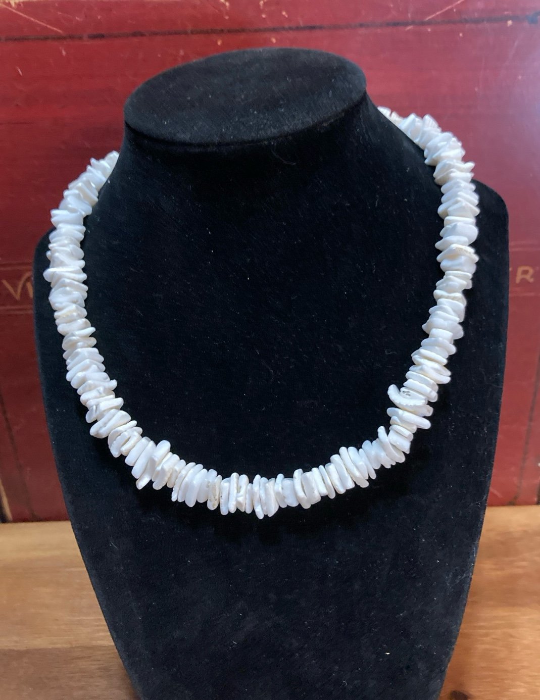 Vintage SHELL SURFER NECKLACE White 17β