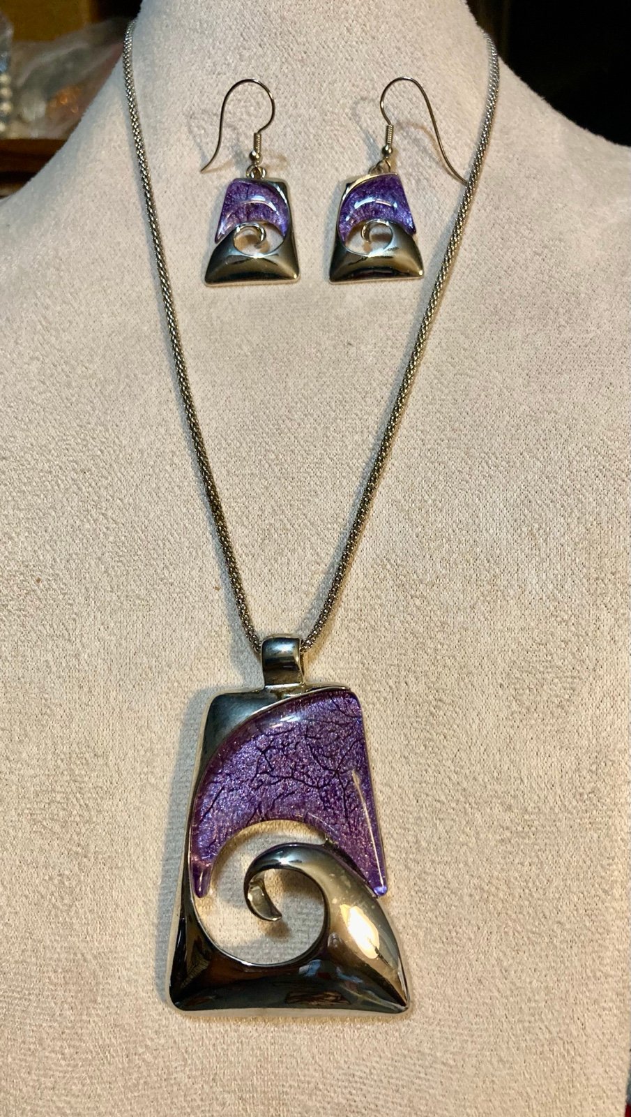 LARGE LILAC PENDANT SILVER SWIRL NECKLACE WITH EARRINGS