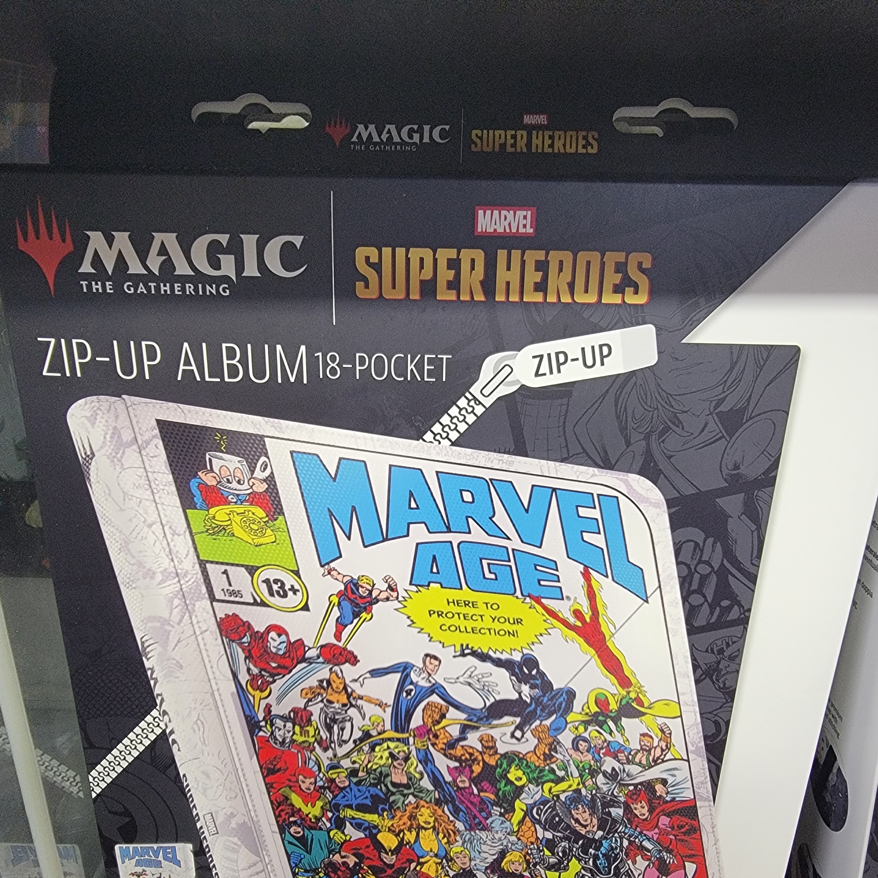 MTG Super Heroes Zip Up Binder 