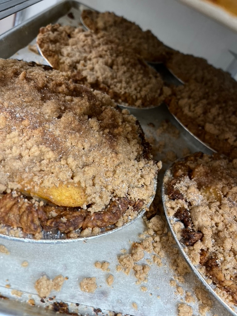 9" Thanksgiving Apple Crumb Pie