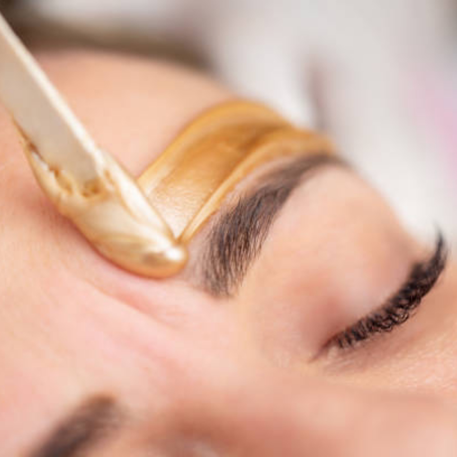 Depilación de Cejas en Gold Studio, Allentown, PA
