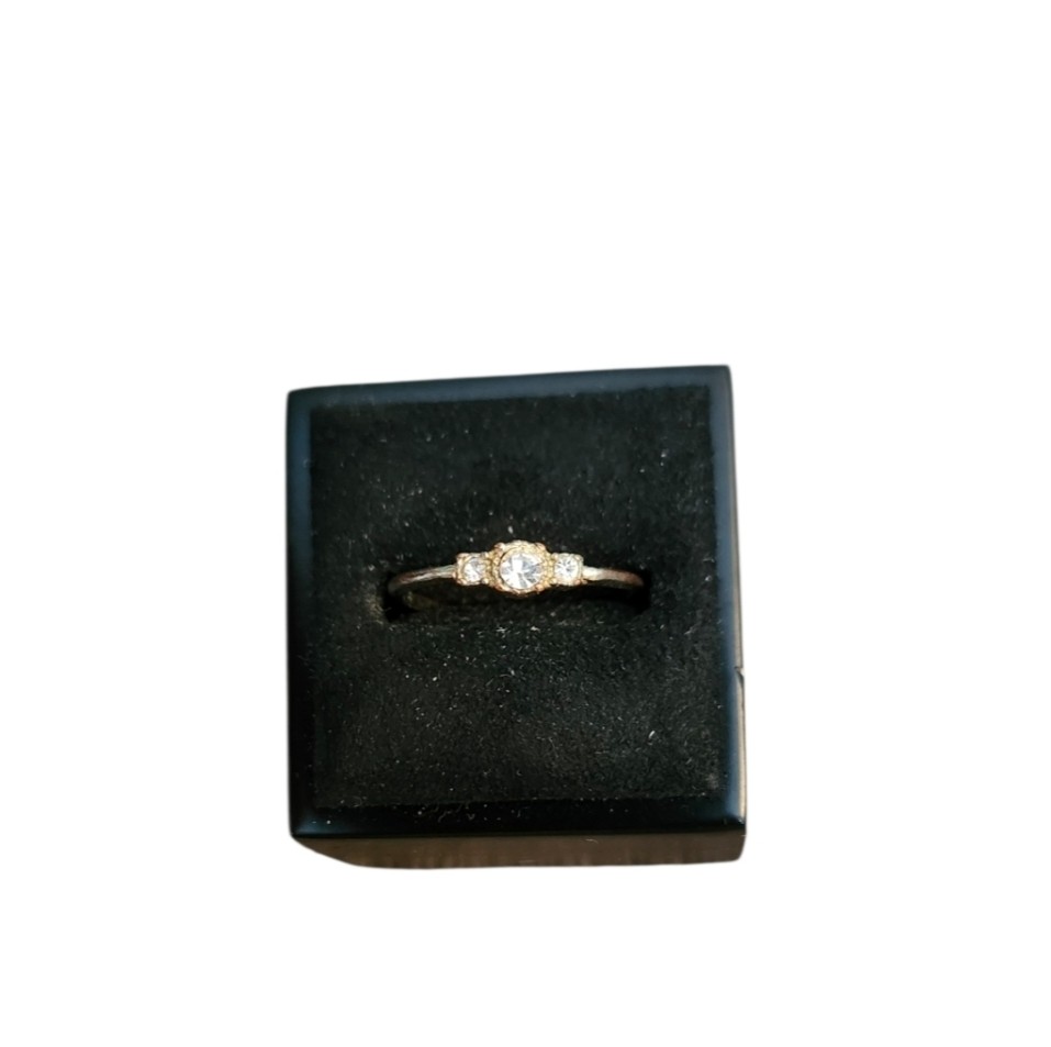 Size 6.5 Gold Toned 3 Stone Crystal Ring