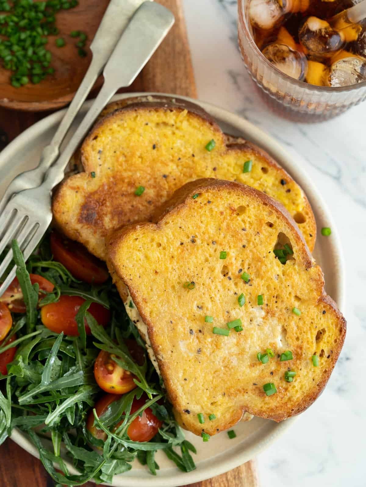 2 Eggs and Cheese With 2 Toast Bread Breakfast (Platter)