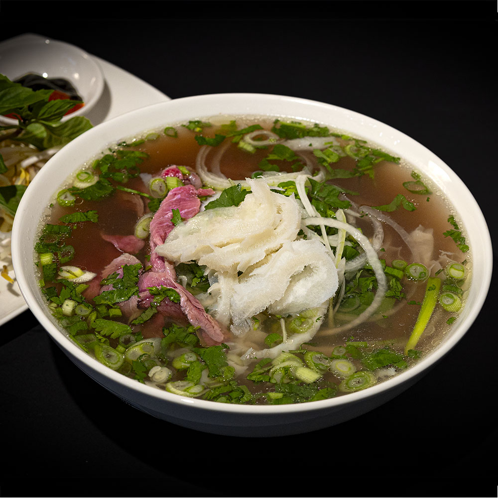 PHO6-Rare Beef and Tripe Noodle Soup Phở Tái Xách
