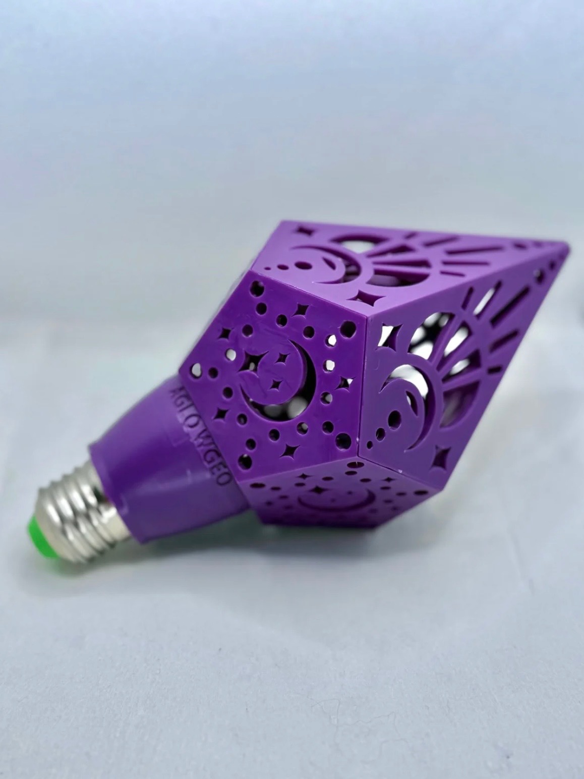 Luna Luxx Purple AglowGeo Light Bulb + Remote