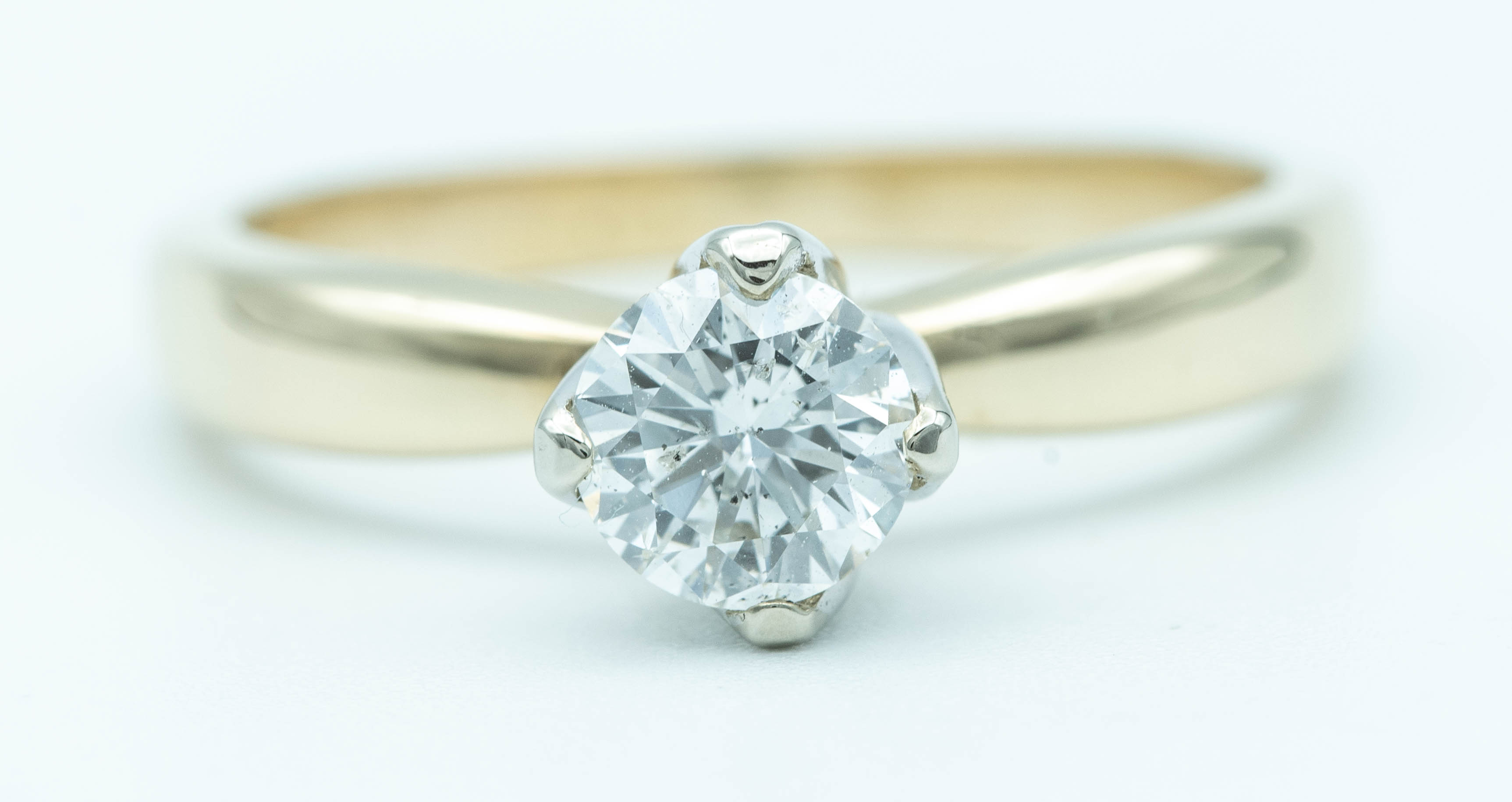 1/2 CT. Women's Solitare Wedding Band in 14k Yellow Gold