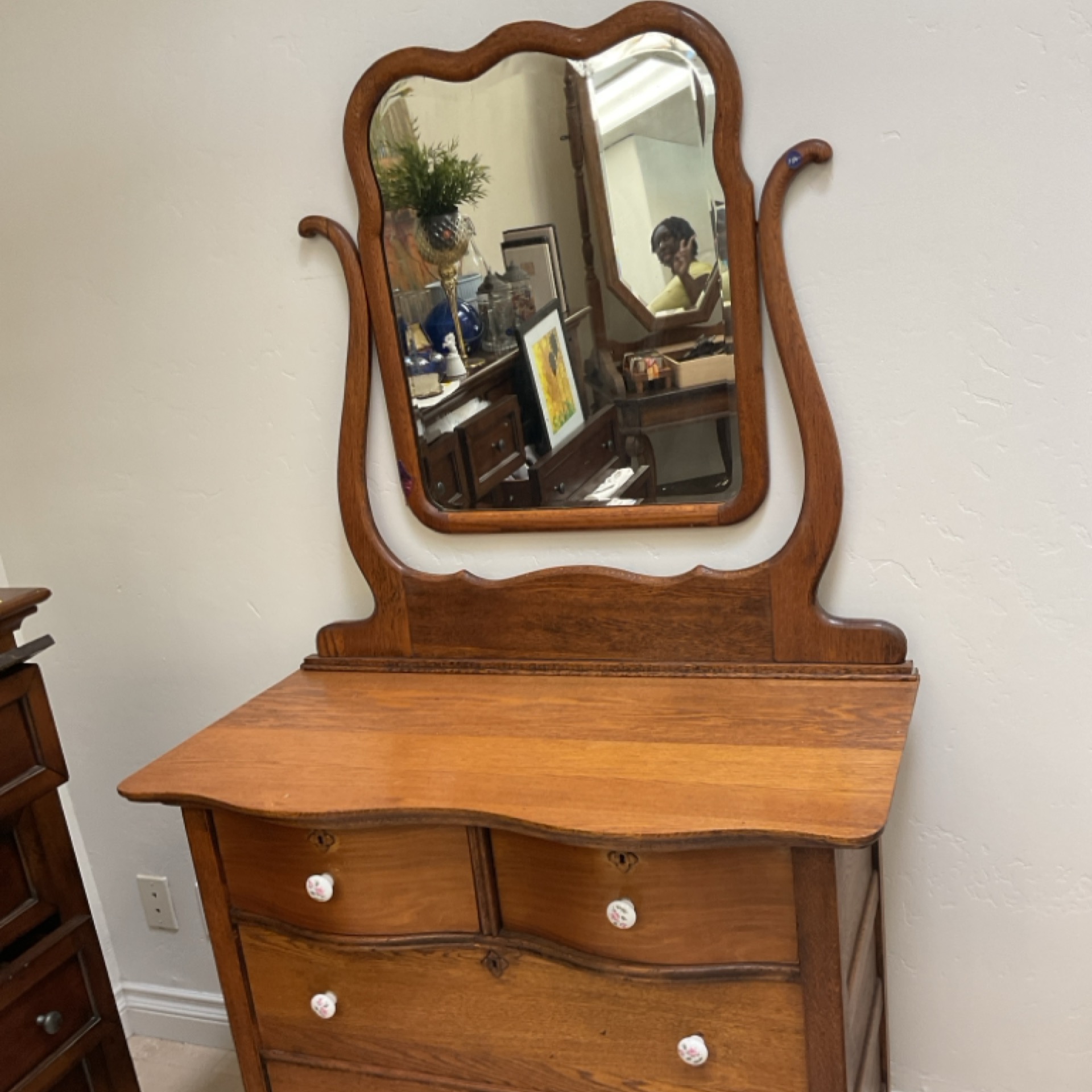 Dresser With Mirror