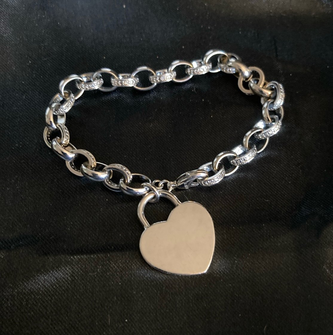 Single Heart Chain Link Silver tone 6 1/2β Bracelet