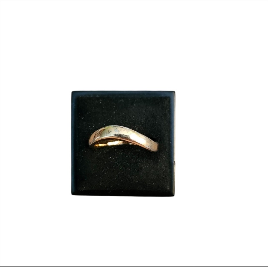 Size 8 Gold Toned Minimalist Ring