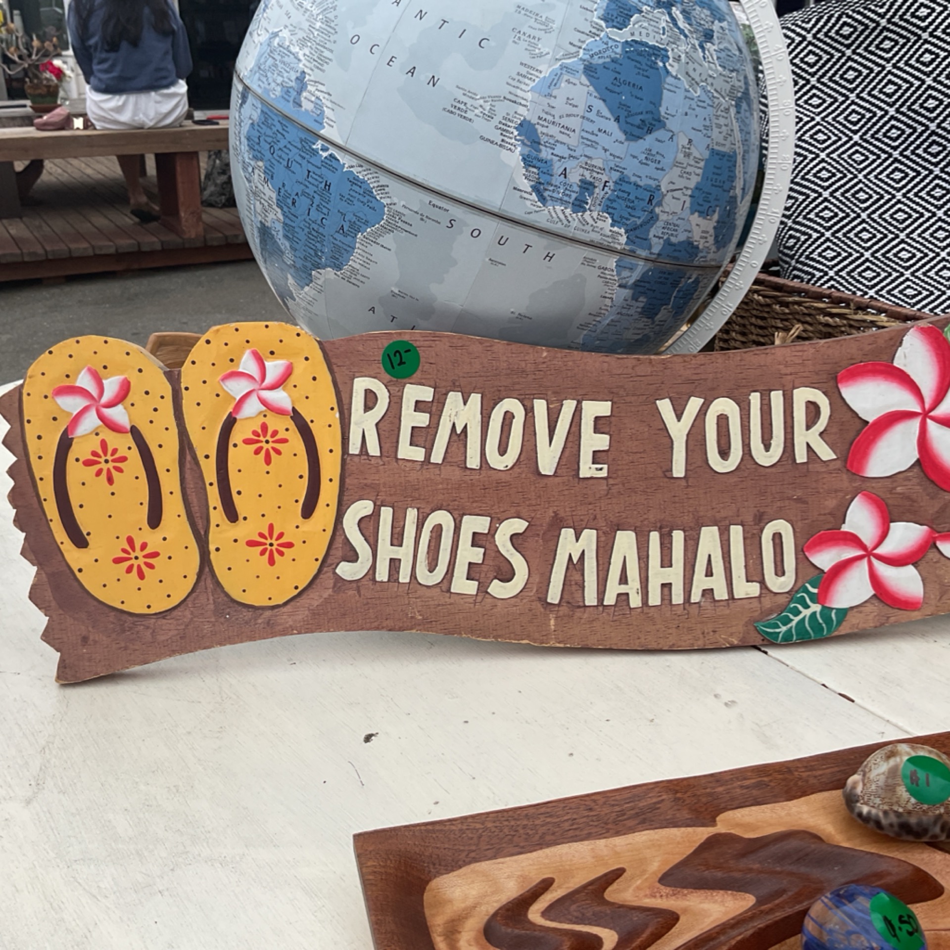 Remove your shoes mahalo sign