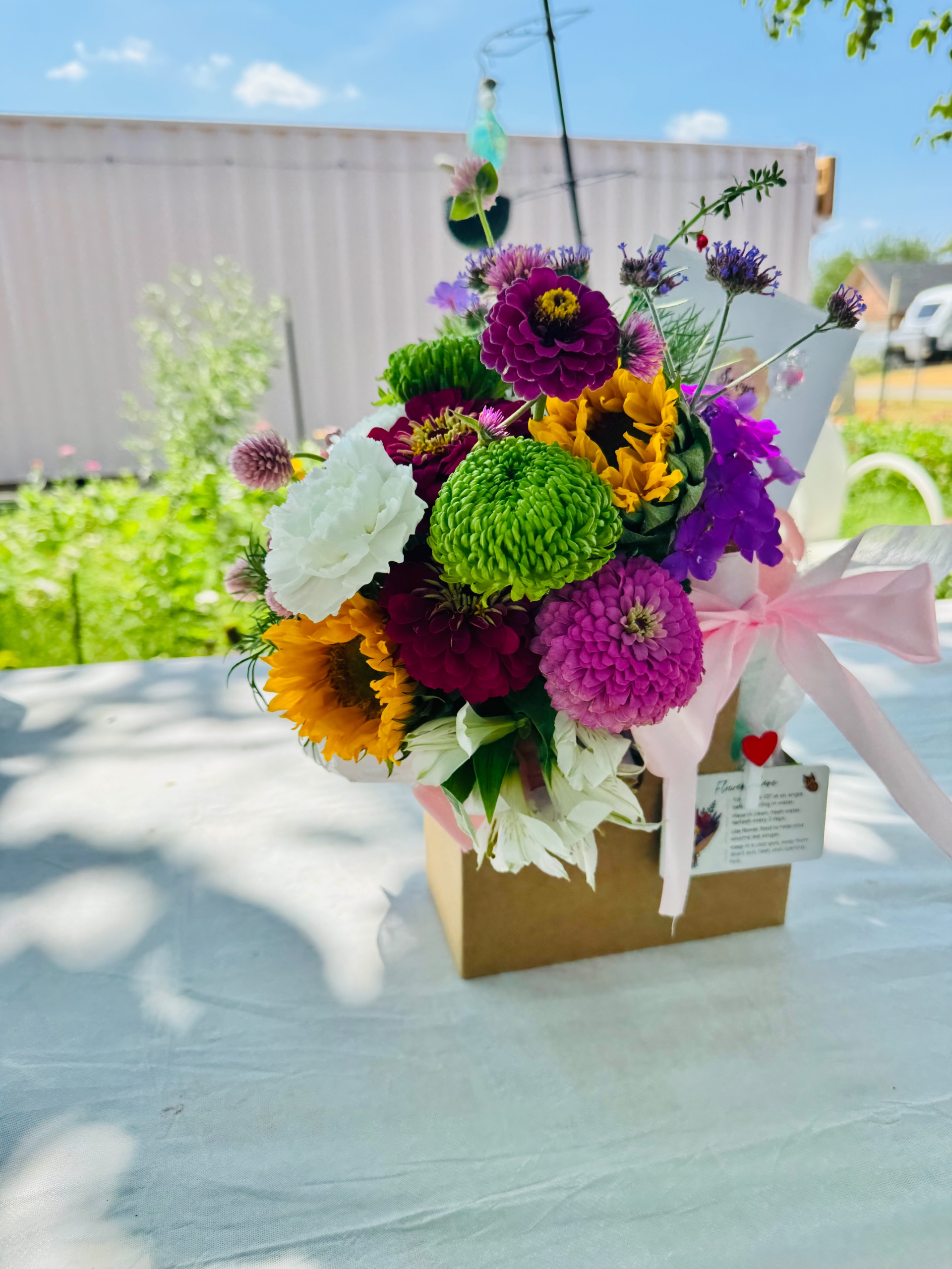Flower & Drink Gift Carrier thumbnail 3