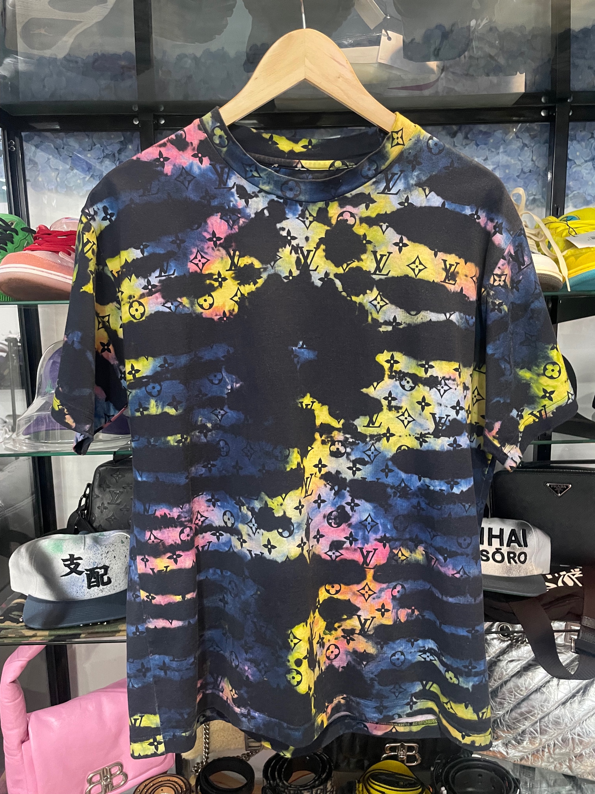 Louis Vuitton size M (used)